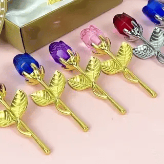 Kristall Glasrose im Etui | Perfektes Geschenk zum Jahresende für Familie, Ehefrau etc. (Preview GIF)