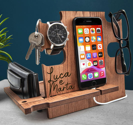 Dockingstation personalisiert: Vatertagsgeschenk, Organizer aus Holz mit Gravur für Papa
