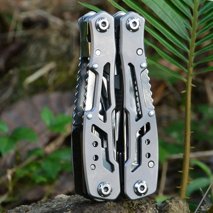 Outdoor-Multitool aus Edelstahl für Camping, Survival und Notfälle - Silber